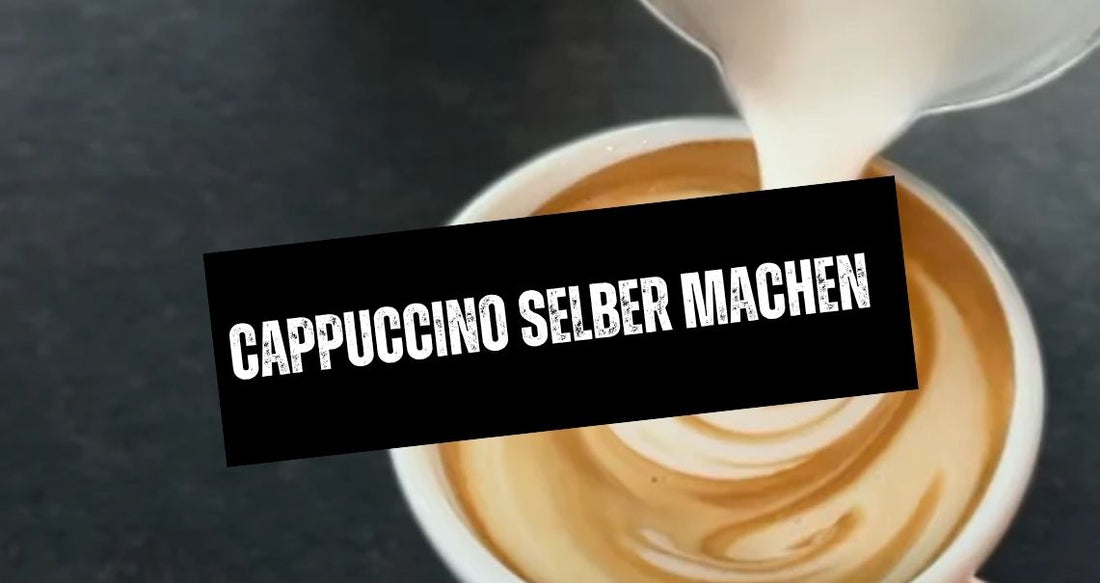 Barista gießt fein aufgeschäumte Milch in eine Tasse mit Espresso und bereitet einen cremigen Cappuccino zu.