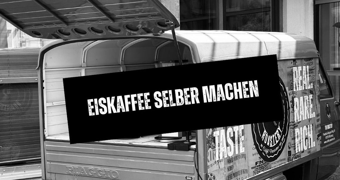 Kaffee Ape von THE ROASTERY by Caffè Passione steht vor der Rösterei.