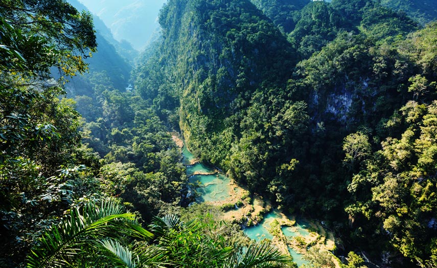 Schöne Landschaft in Guatemala mit Blick ins Tal