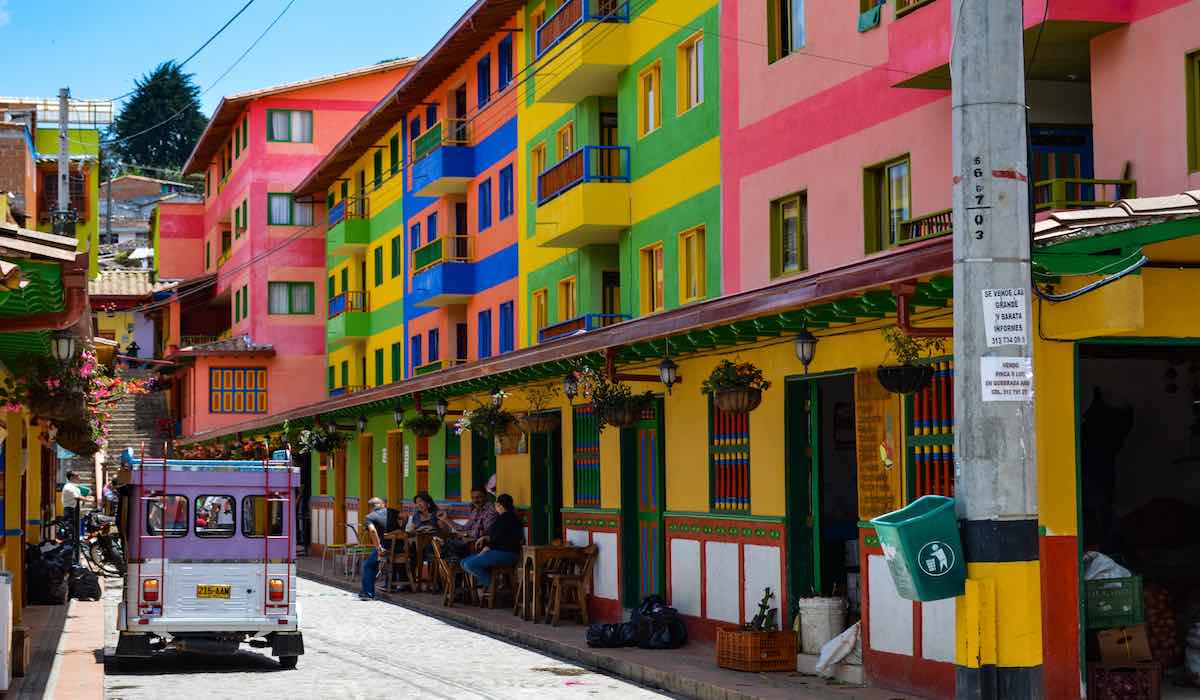 Innenstadt von einer Kolumbianischen Stadt mit Bunten Häusern